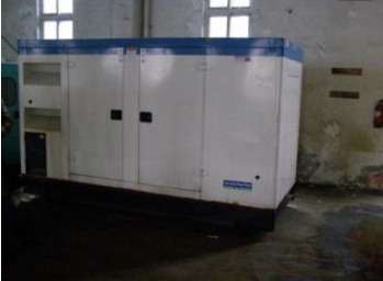 新乡二手康明斯150kw大型柴油发电机组